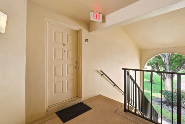 Unit F2 photo 11