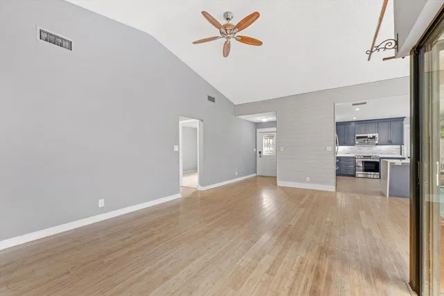 Residence photo 5