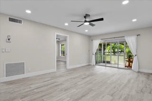  Residence photo 9