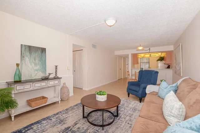 Unit 12-103 photo 11