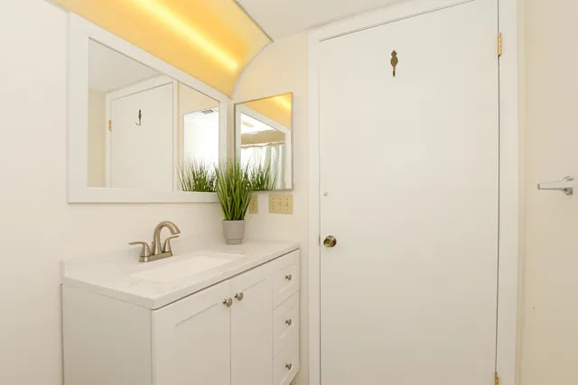 Unit 12-103 photo 15
