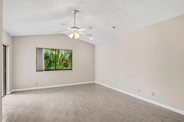 Residence photo 13