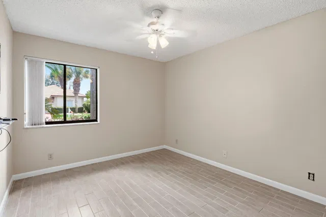 Residence photo 15