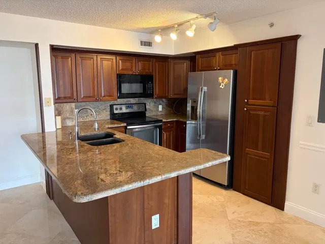 Flagler Pointe Unit 821 photo 4