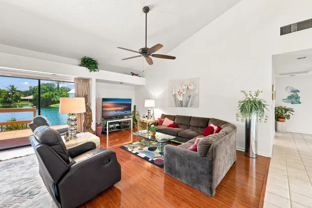 Residence photo 30