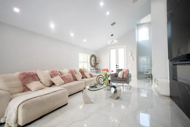  Residence photo 4
