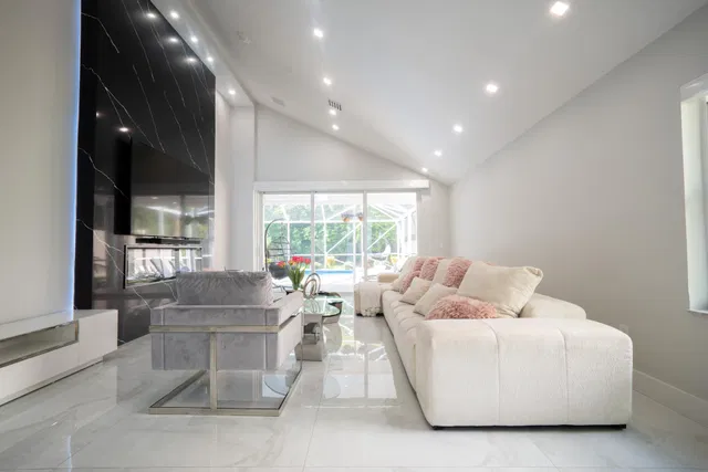  Residence photo 5