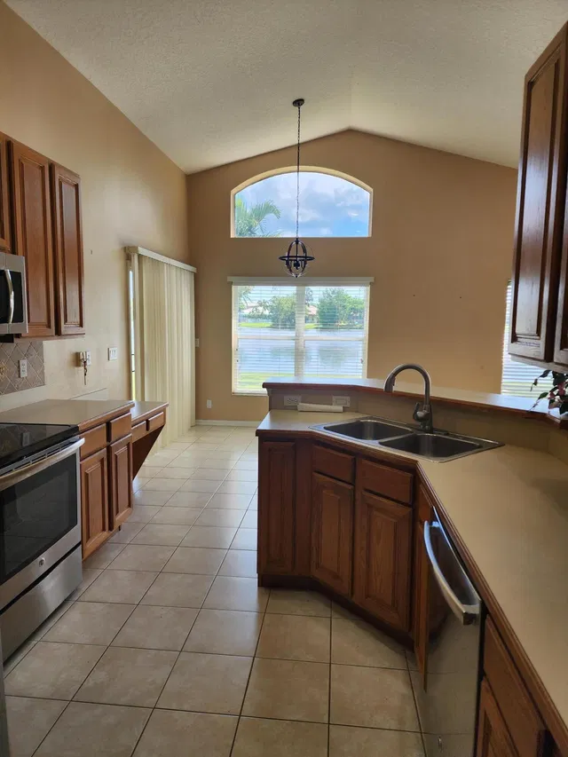  Residence photo 5