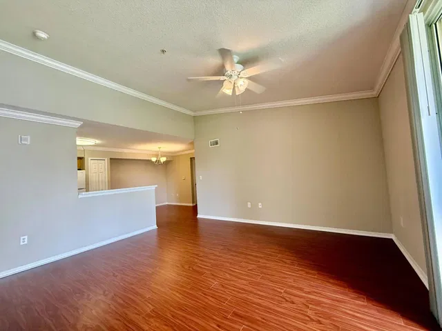  Unit Unit 208 photo 4