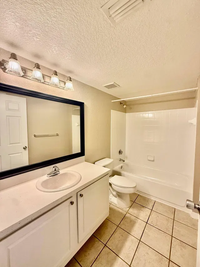  Unit Unit 208 photo 6
