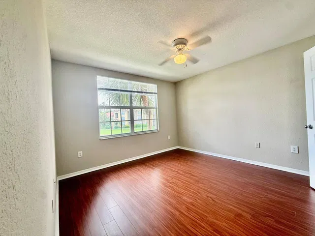  Unit Unit 208 photo 9