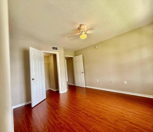  Unit Unit 208 photo 11