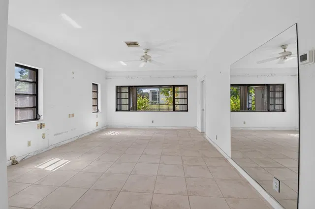 Residence photo 25