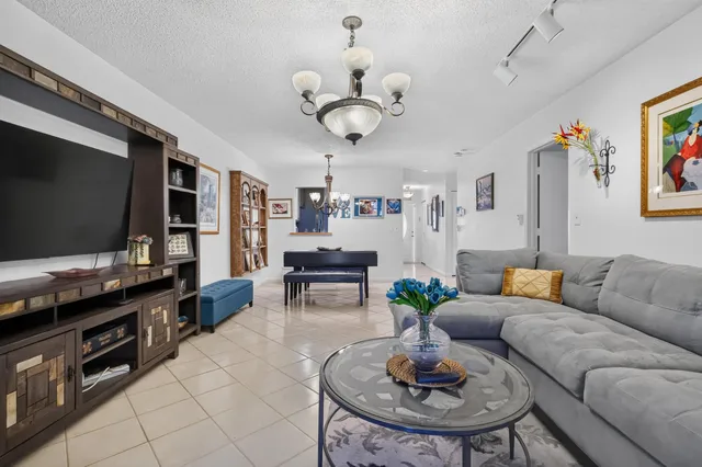 Residence photo 11