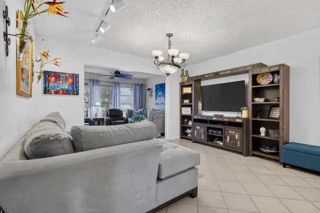 Residence photo 15