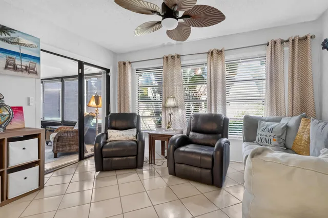 Residence photo 20