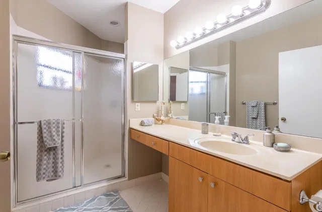 Unit E photo 13