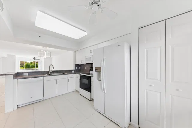  Unit 205 photo 5