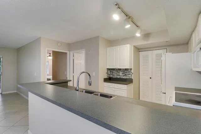  Unit 1106 photo 9
