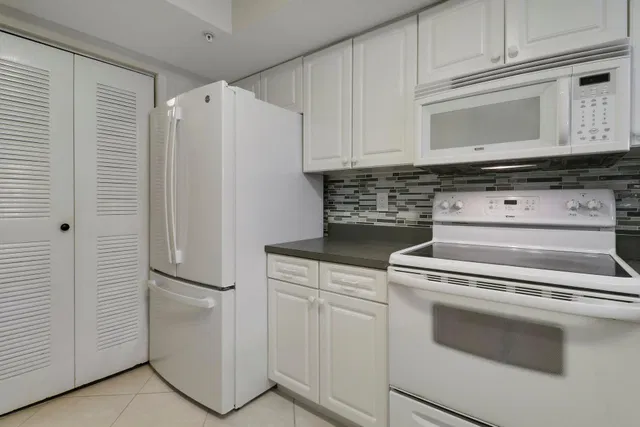  Unit 1106 photo 16
