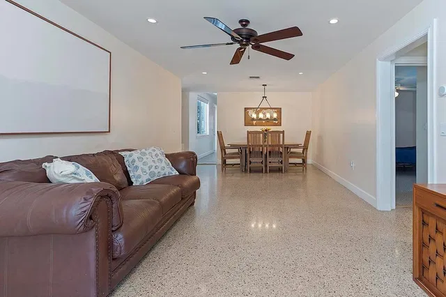 Residence photo 4