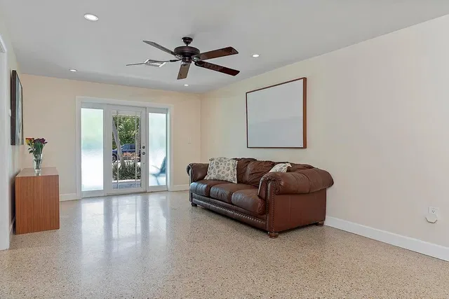  Residence photo 8