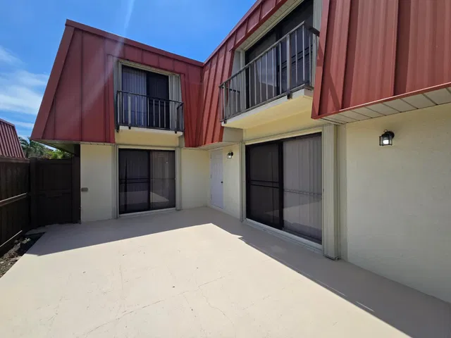 Unit B photo 2