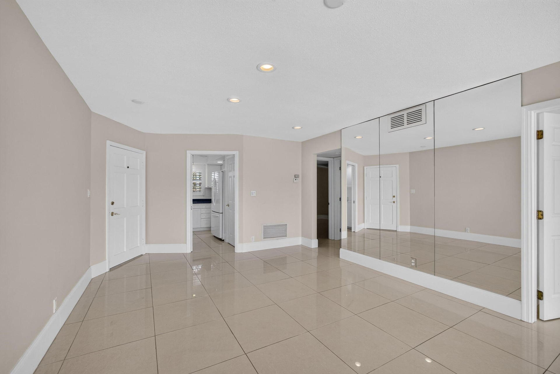 Unit 204 photo 6