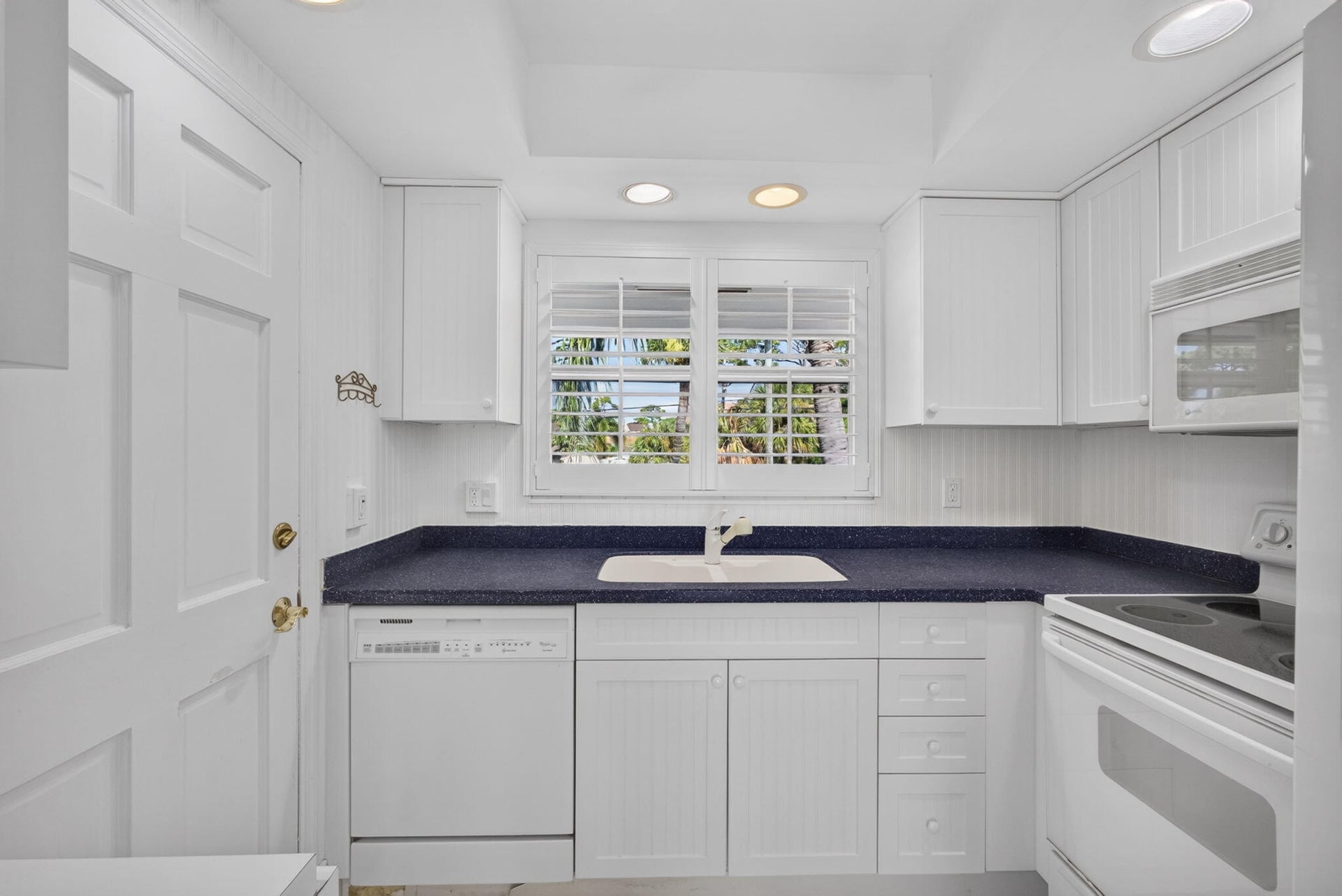 Unit 204 photo 8