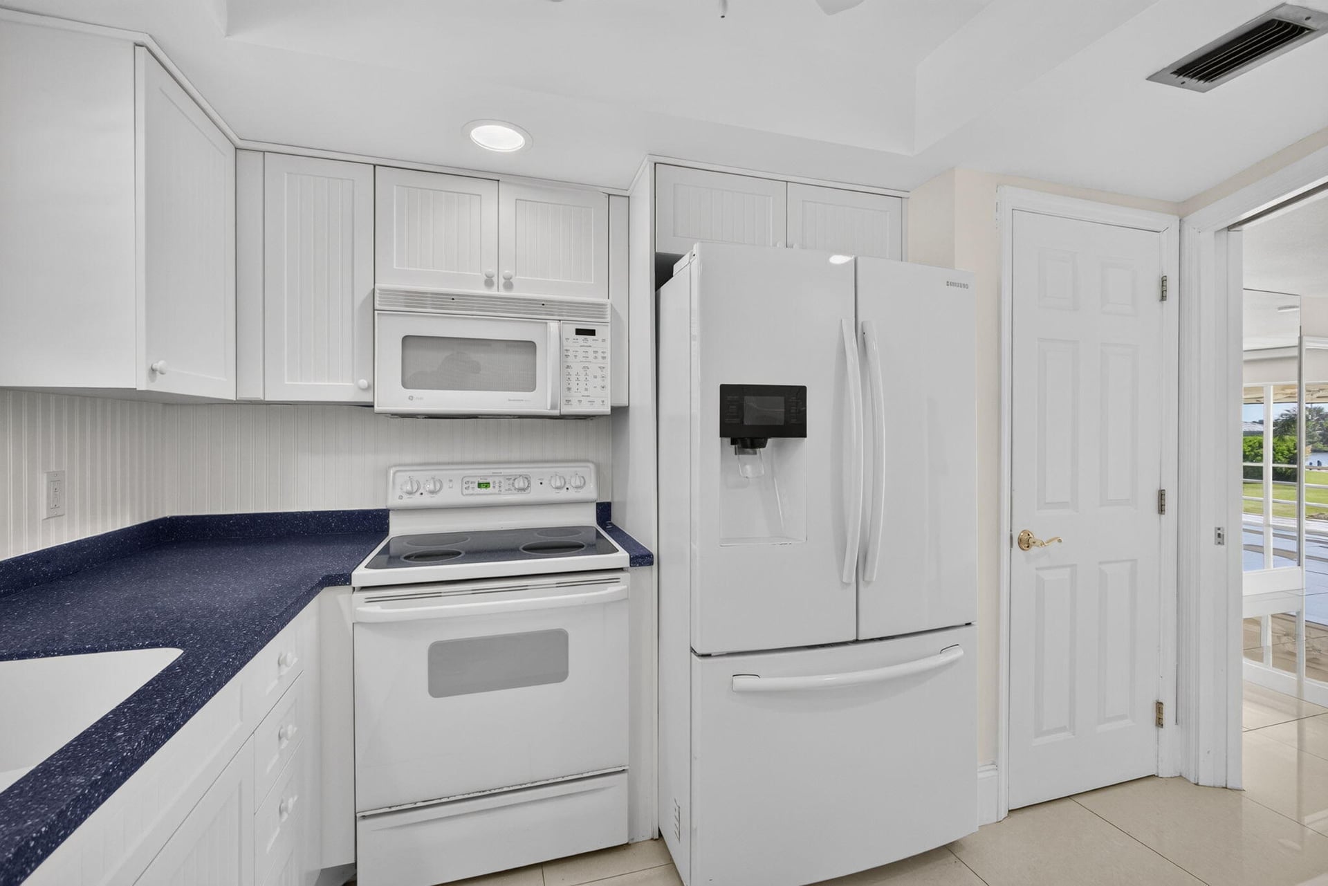 Unit 204 photo 9
