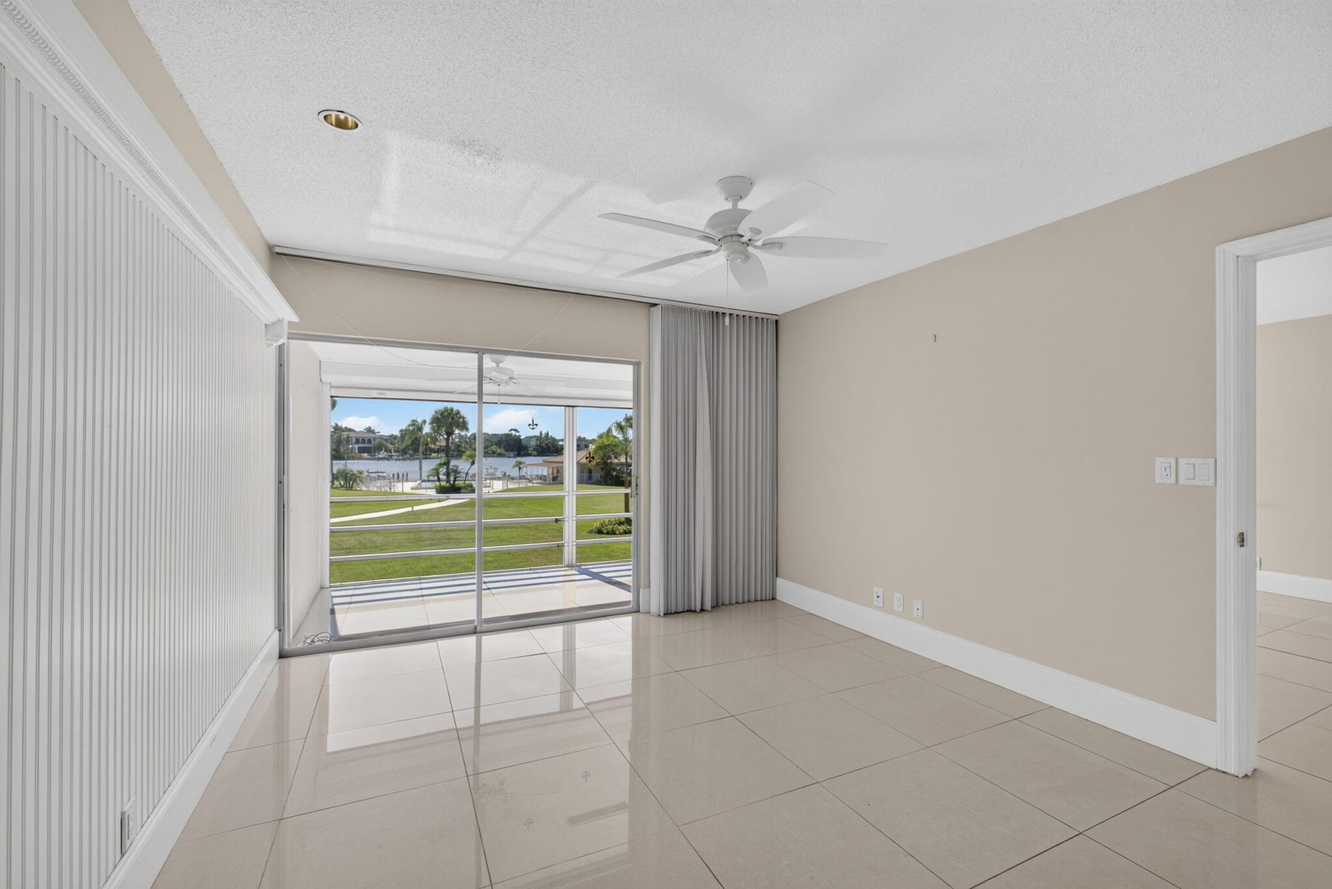 Unit 204 photo 11