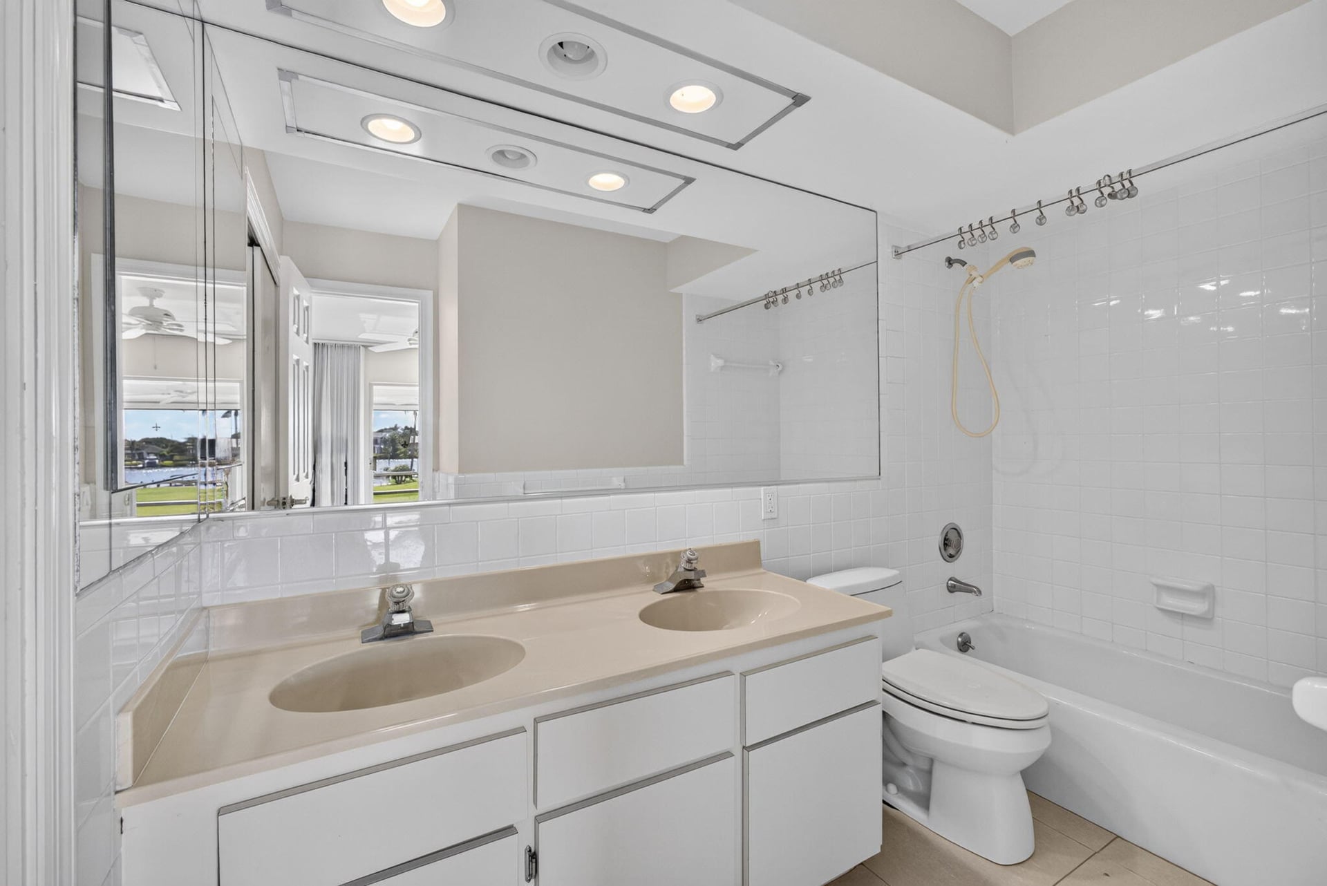 Unit 204 photo 13