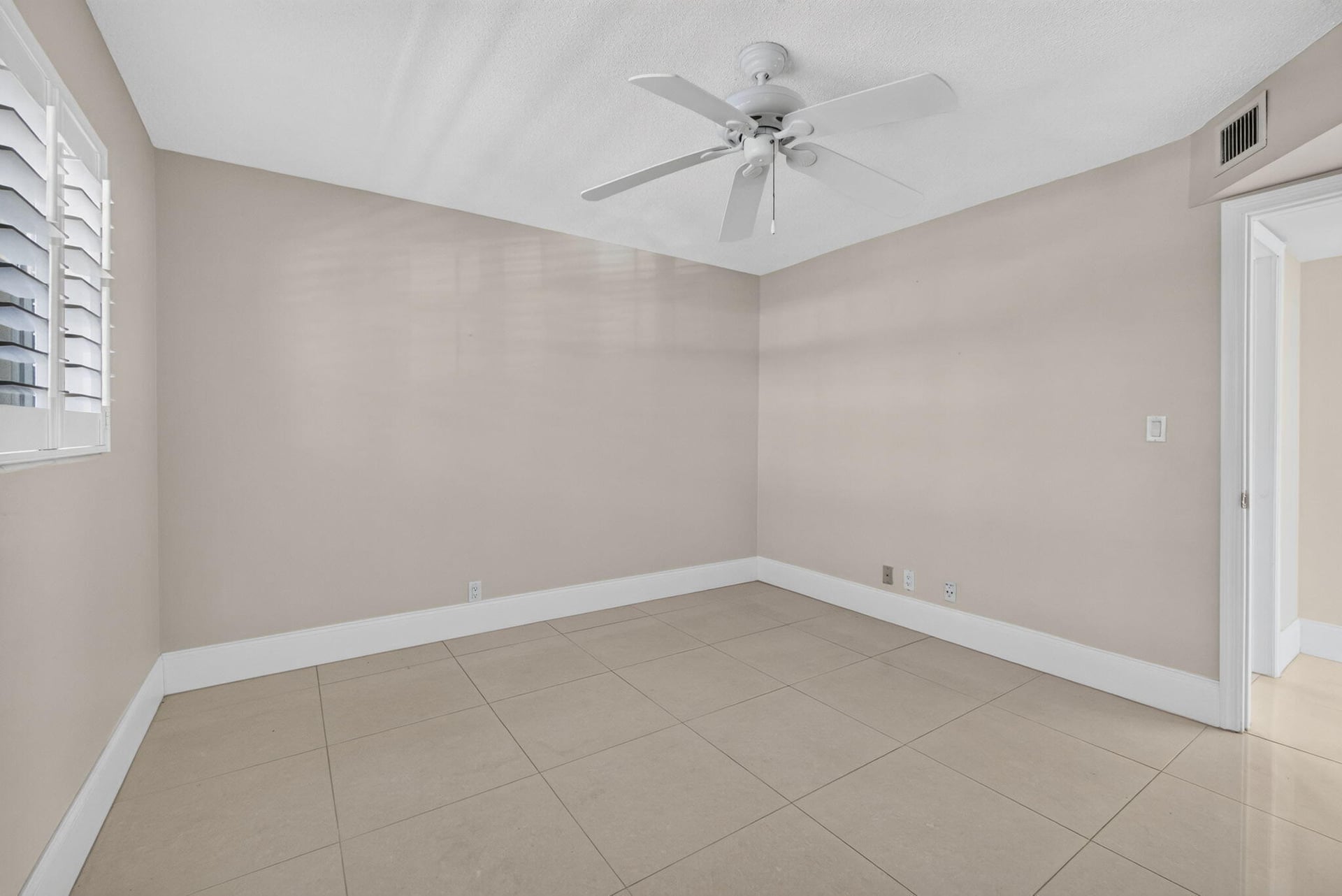 Unit 204 photo 14