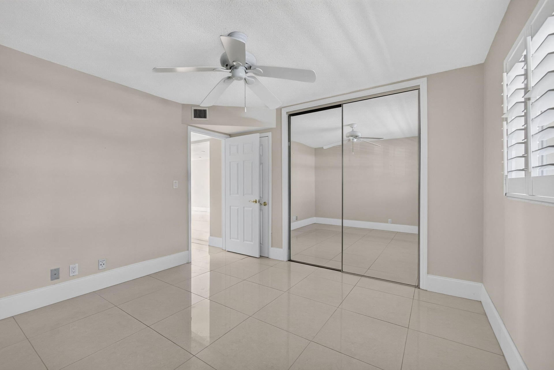Unit 204 photo 15