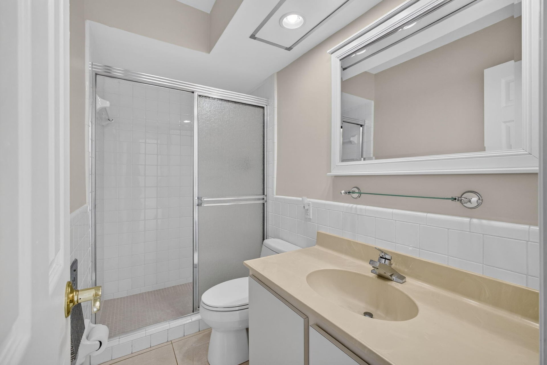 Unit 204 photo 16