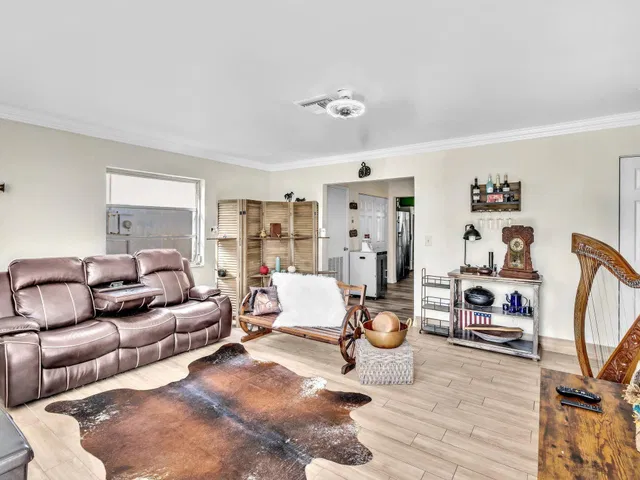 Residence photo 4