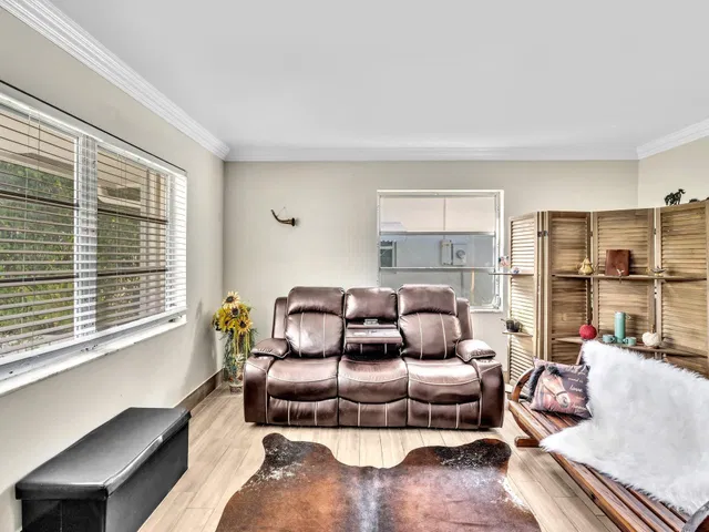 Residence photo 5