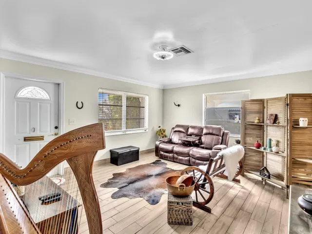 Residence photo 6