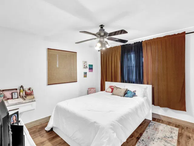 Residence photo 11