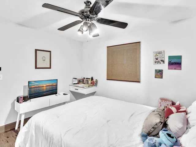 Residence photo 12