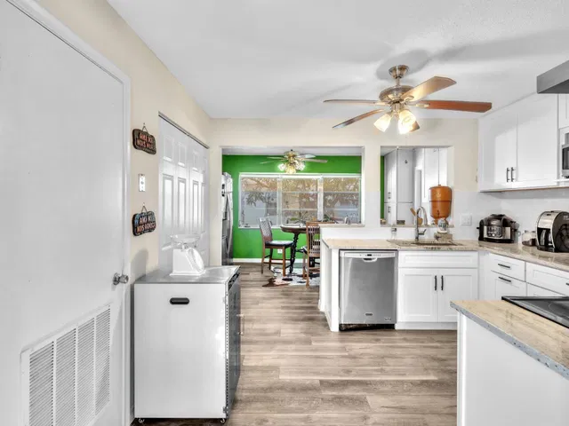 Residence photo 16