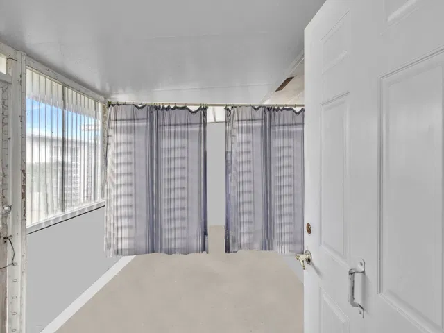 Residence photo 23