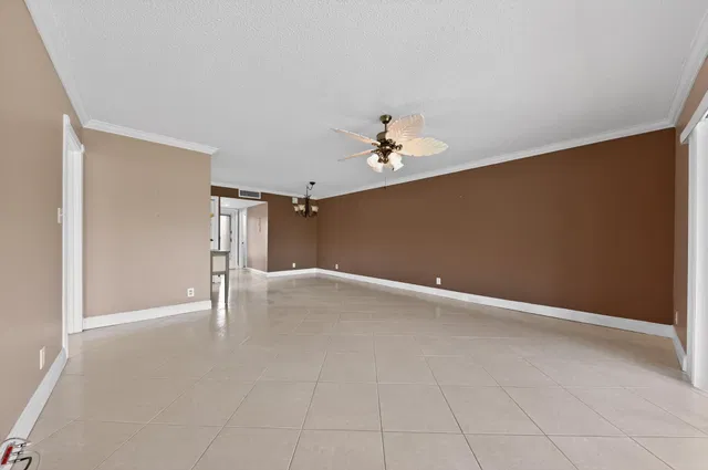 Residence photo 12