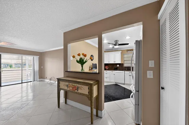 Residence photo 17