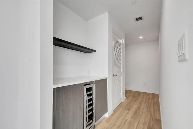  Unit Unit 304 photo 12