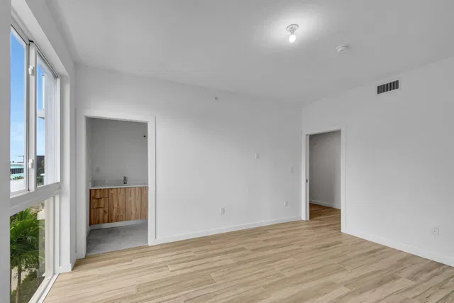  Unit Unit 304 photo 15