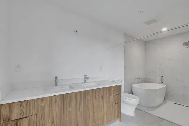  Unit Unit 304 photo 17