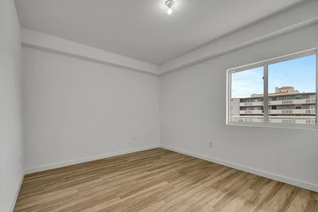  Unit Unit 304 photo 21