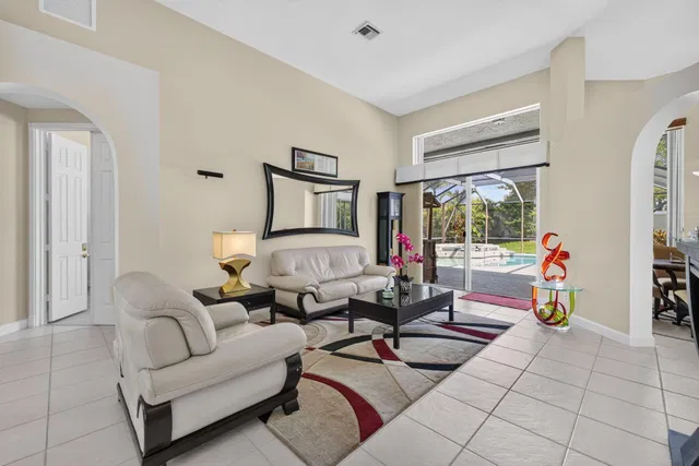  Residence photo 9
