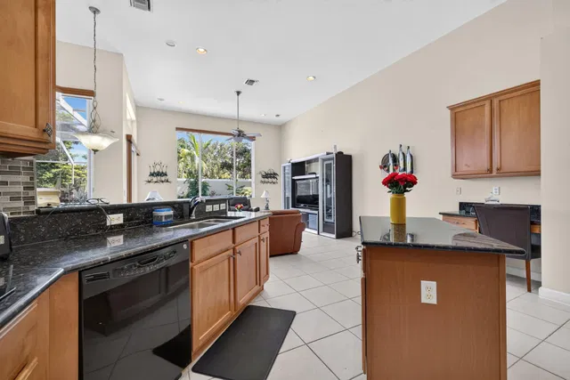  Residence photo 35